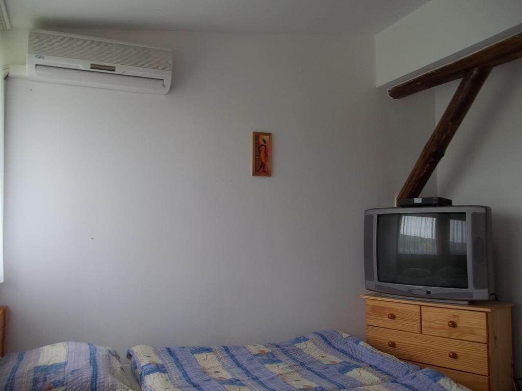 Gadányi Vendégház és Lovarda Komló Exterior foto