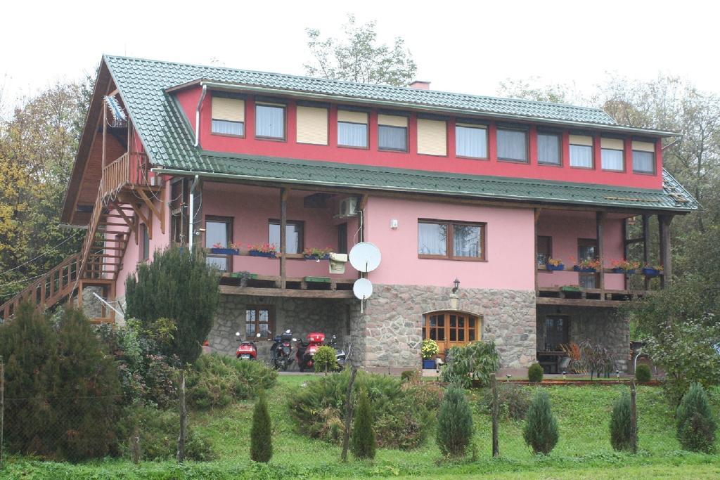 Gadányi Vendégház és Lovarda Komló Exterior foto